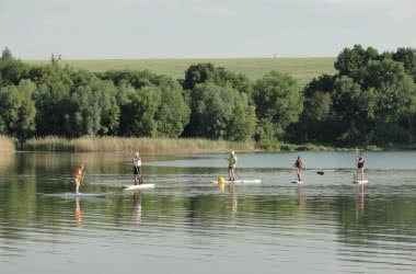 Soukromá škola windsurfingu, tenisu a paddleboardingu